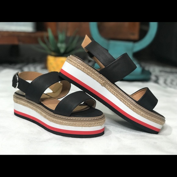 Women Sandal - Picture 4 of 7